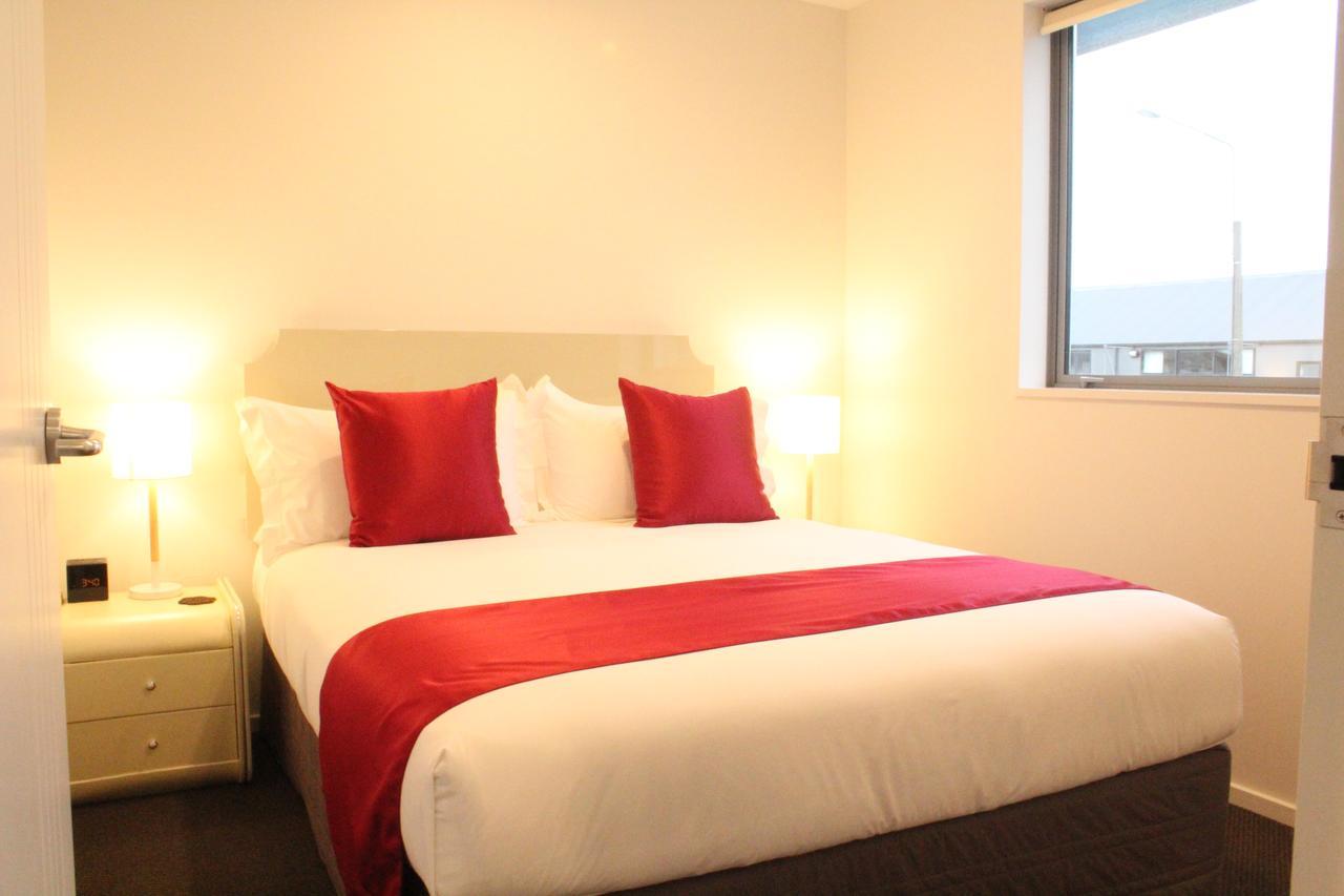 ビーリー プラザ モーテル クライストチャーチ エクステリア 写真 A bed with a bed runner
