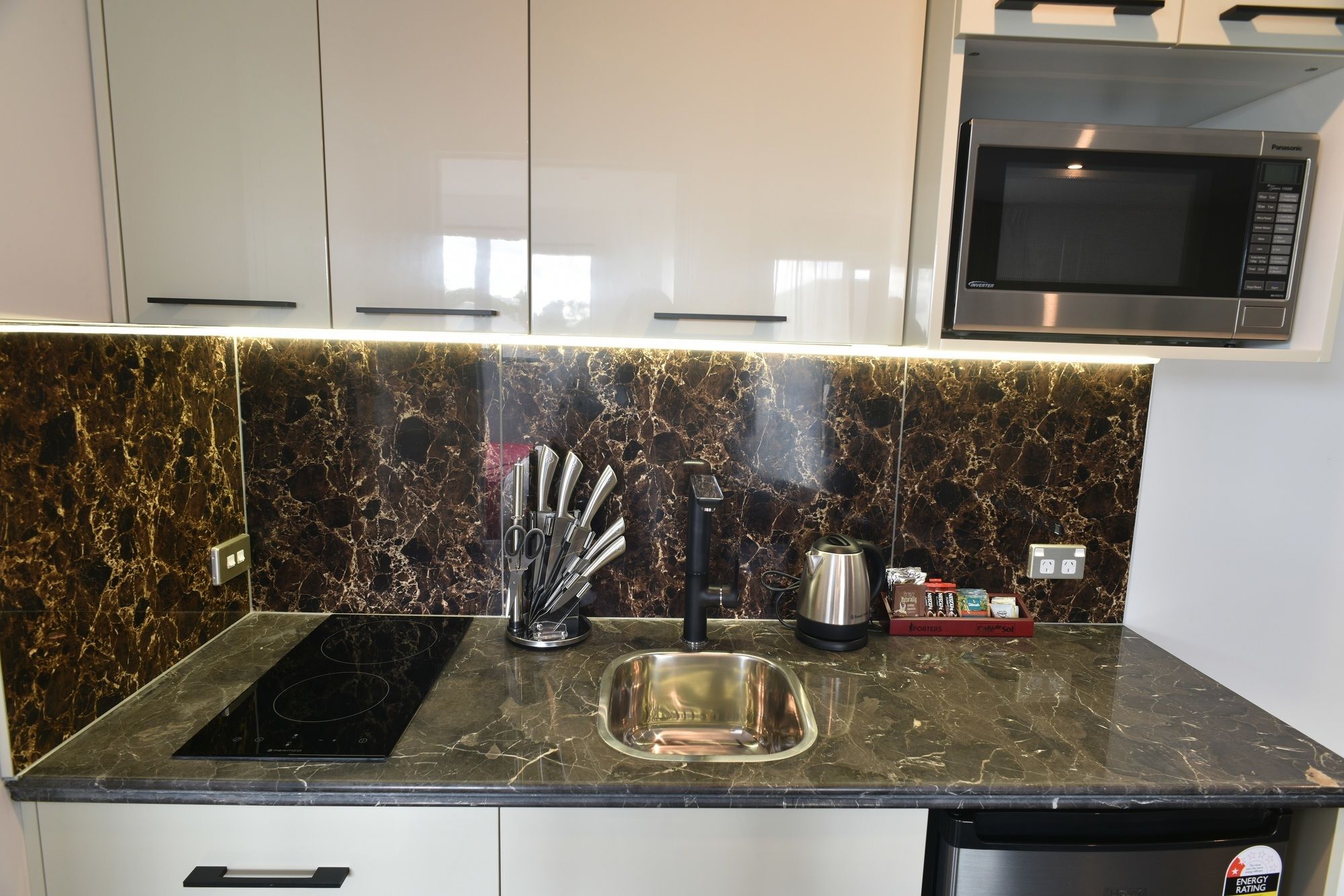 ビーリー プラザ モーテル クライストチャーチ エクステリア 写真 A kitchen in a serviced apartment