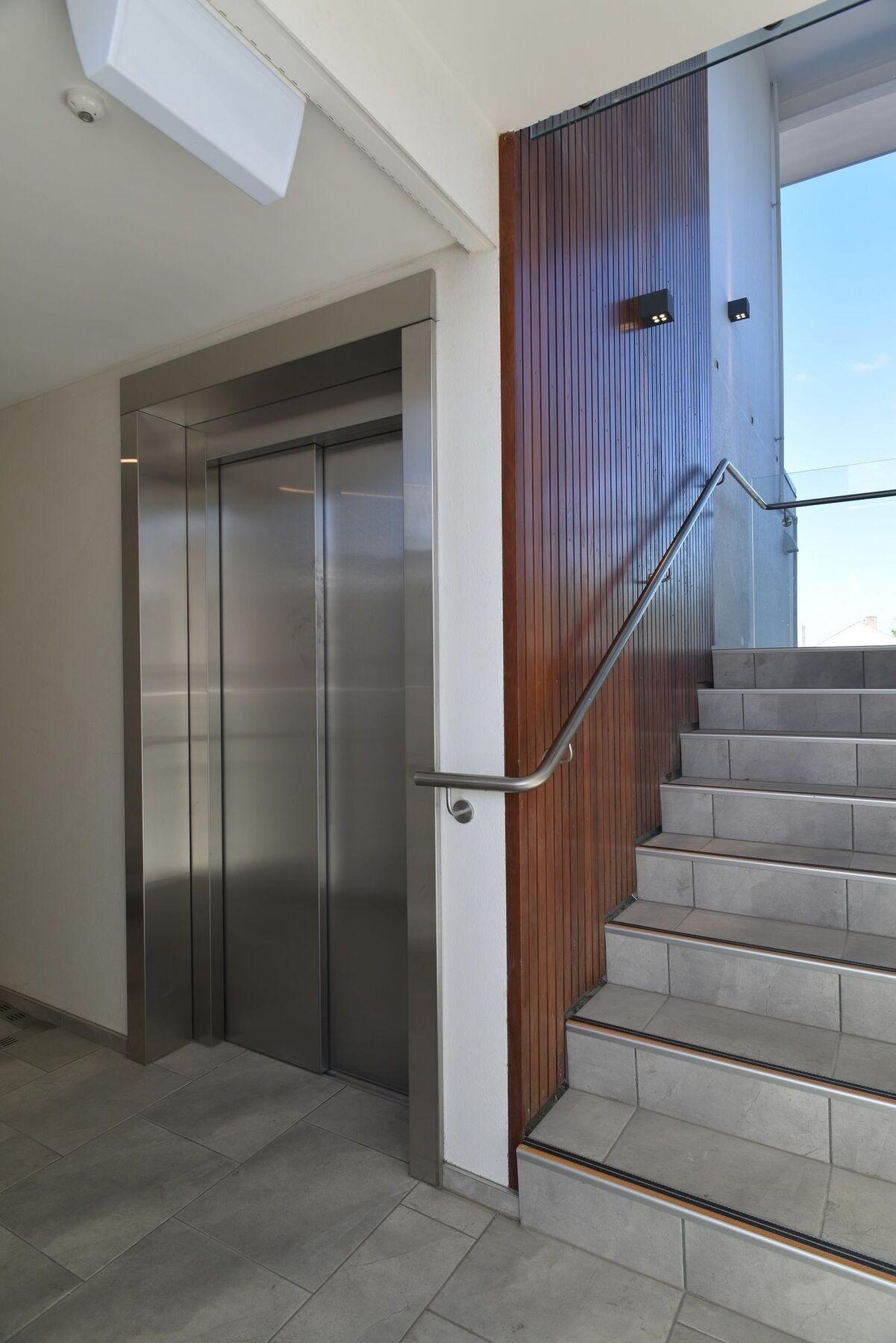 ビーリー プラザ モーテル クライストチャーチ エクステリア 写真 A handrail