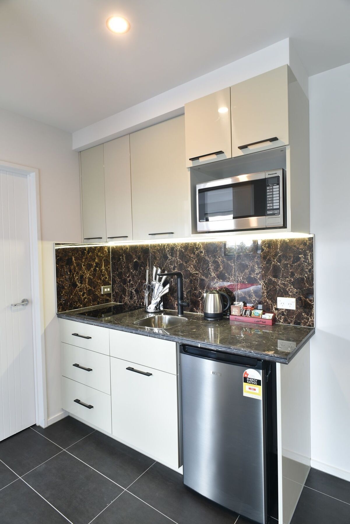 ビーリー プラザ モーテル クライストチャーチ エクステリア 写真 A modern kitchen