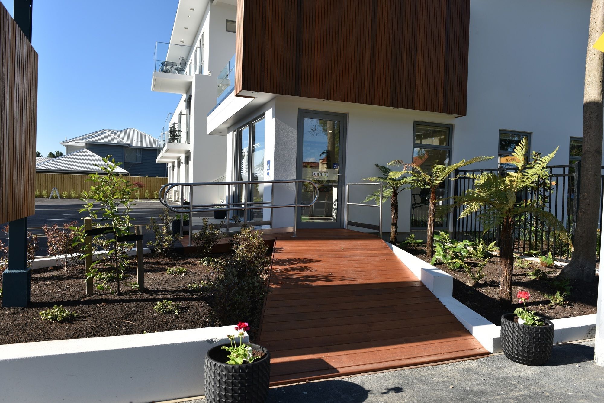 ビーリー プラザ モーテル クライストチャーチ エクステリア 写真 A modern house in the suburb of St Johns